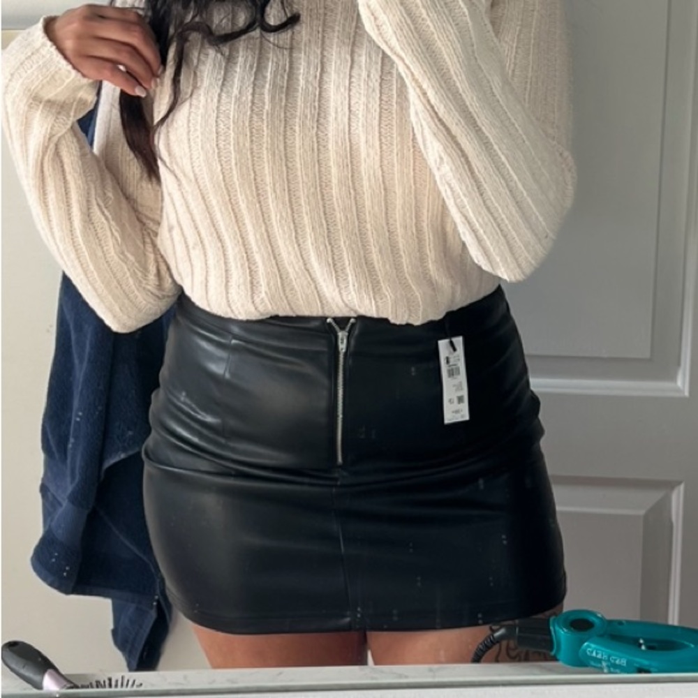 Black skirt with slit and zip up front. Size: L